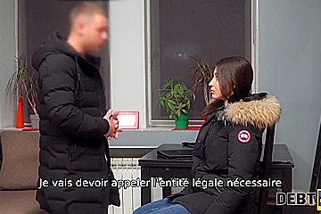 Monica Wet In Directrice Du Club De Nuit Vend Sur La Chatte