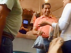 NALGONTAS RICAS DE MADURA CASADA MERCADO (ESPOSO AL LADO)