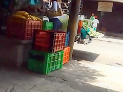 NALGONTAS RICAS DE MADURA CASADA MERCADO (ESPOSO AL LADO)