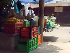 NALGONTAS RICAS DE MADURA CASADA MERCADO (ESPOSO AL LADO)