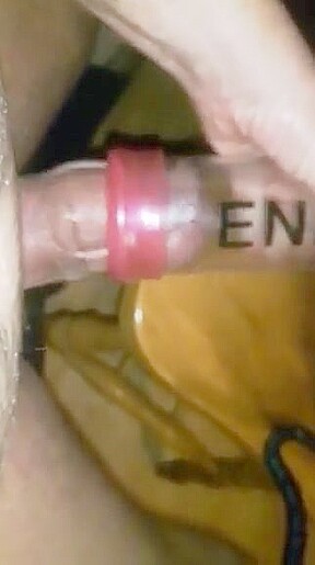 NICE FAT COCKRING AND VACUUMPUMP SEXTOY DIRTY GARDENBOY