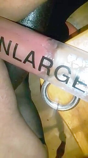NICE FAT COCKRING AND VACUUMPUMP SEXTOY DIRTY GARDENBOY
