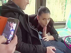 Nelly, Italienne Coquine, Adore Baiser Dans Des Lieux Publics 15 Min