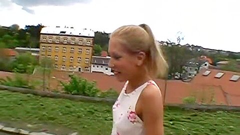 Outdoor Pussy Loving Action