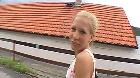 Outdoor Pussy Loving Action