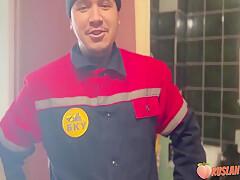 Pussy Tip To Pizza Delivery Boy 12 Min