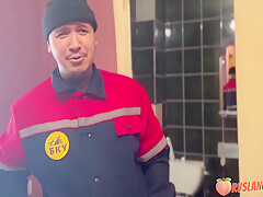 Pussy Tip To Pizza Delivery Boy 12 Min