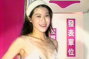 Qi Shu in Feel Me