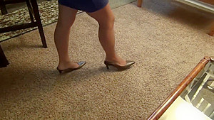 Real Estate Agent Tries to Seduce Buyer By Shoeplay