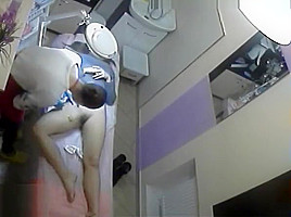 Removes hair on the penis from the man