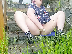 Risky Outdoor Squirting