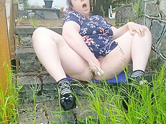 Risky Outdoor Squirting