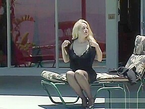 Robin spreads Out her legs