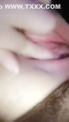 Rubbing my clit until I cum