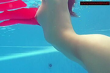 Russian Big Tits Pornstar Enjoys Swimming Pool With Lina Mercury