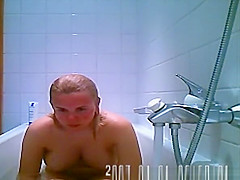 Russian babe caught on bath tub spy