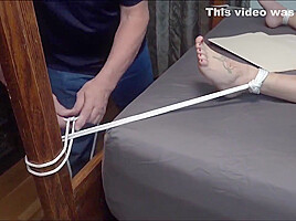 Sarah Tied & Vibed