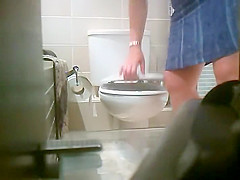 Smooth round butt of a pissing girl