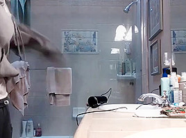 Spy girlfriend shower