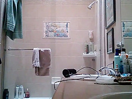 Spy girlfriend shower