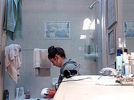 Spy girlfriend shower