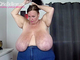 Suzie Topless Behind the Scenes