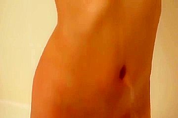 Takes A Sudsy Shower - An Tsujimoto