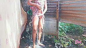 The Desi Naked Aunty Bathing Outside And Shaving Her Pussy