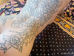 Two Big Tit Blonde Babes Fucking A Big