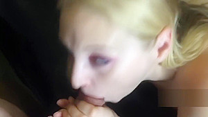 Wife Gives Blowjob LIVE While Hundreds Watch Online!