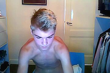 (bw) Cute Boy Still In The Closet