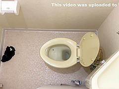 自慰中の彼女をトイレで犯す。sex In The Toilet With Her Masturbating