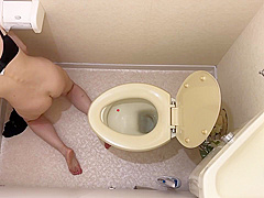 自慰中の彼女をトイレで犯す。sex In The Toilet With Her Masturbating