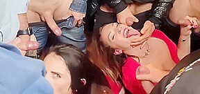 les méres noel se font facialisées en bukkake géant