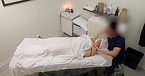 mon masseur me baise sur la table de massage