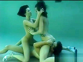 sex underwater 3 some