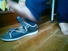 shoeplay with flip flops