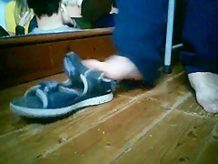 shoeplay with flip flops