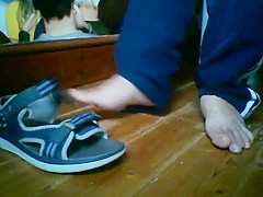 shoeplay with flip flops