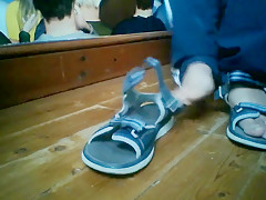 shoeplay with flip flops