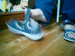 shoeplay with flip flops